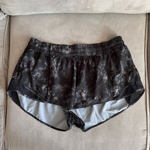 Lululemon Hotty Hot Shorts 2.5”